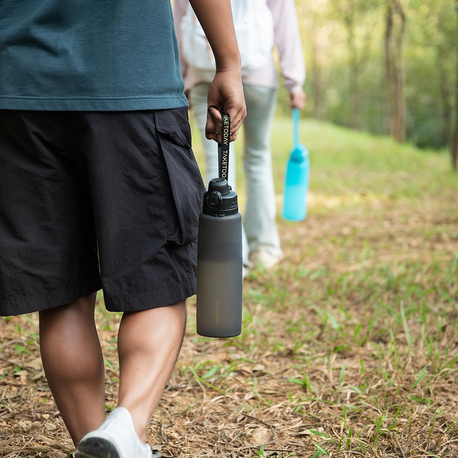 TakeToday Collapsible Water Bottles 32oz, Foldable Travel Water Bottle, BPA Free, Silicone Water Bottle Leakproof for Hiking, International Travel, Outdoors - Image 7