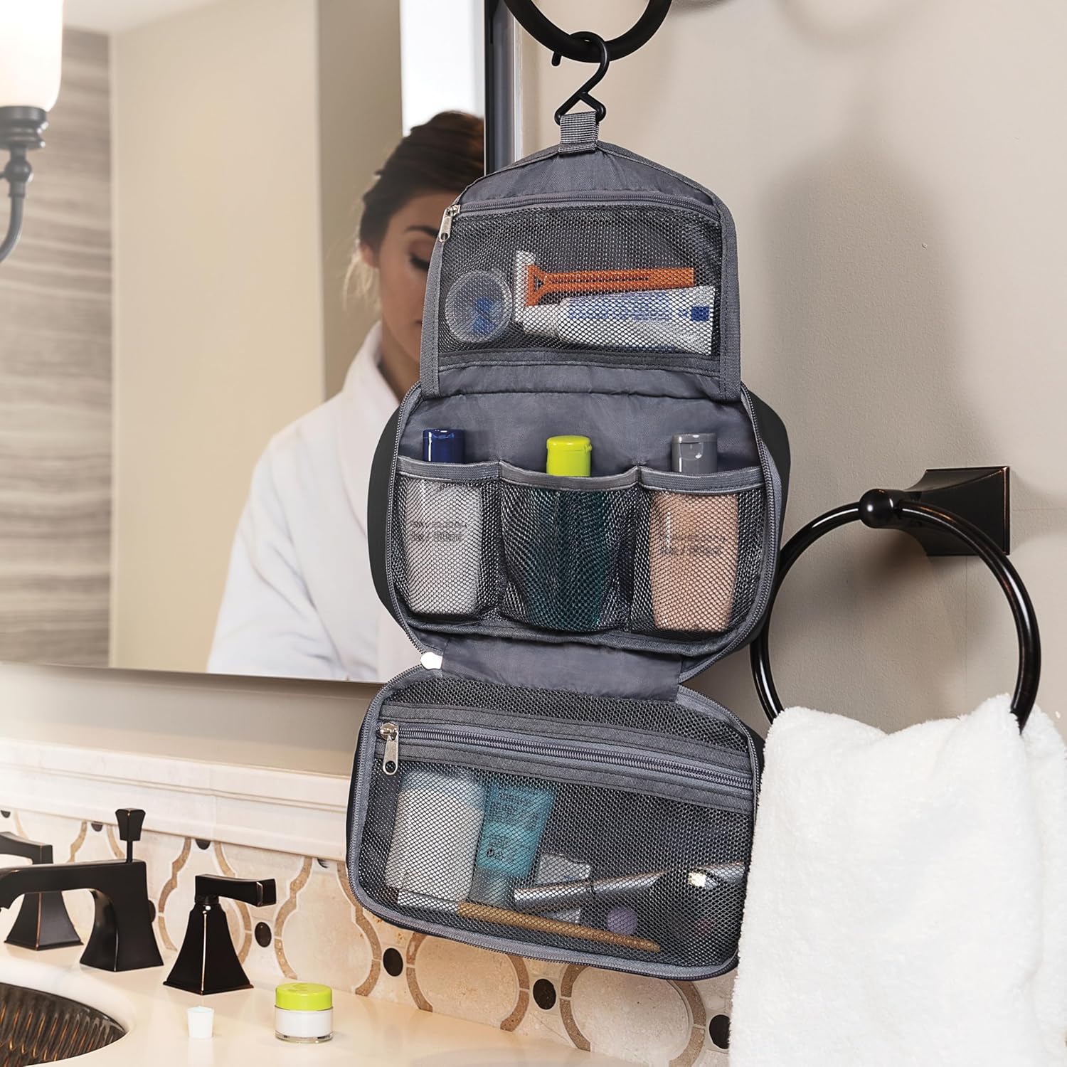 Travelon Compact Hanging Toiletry Kit - Image 5