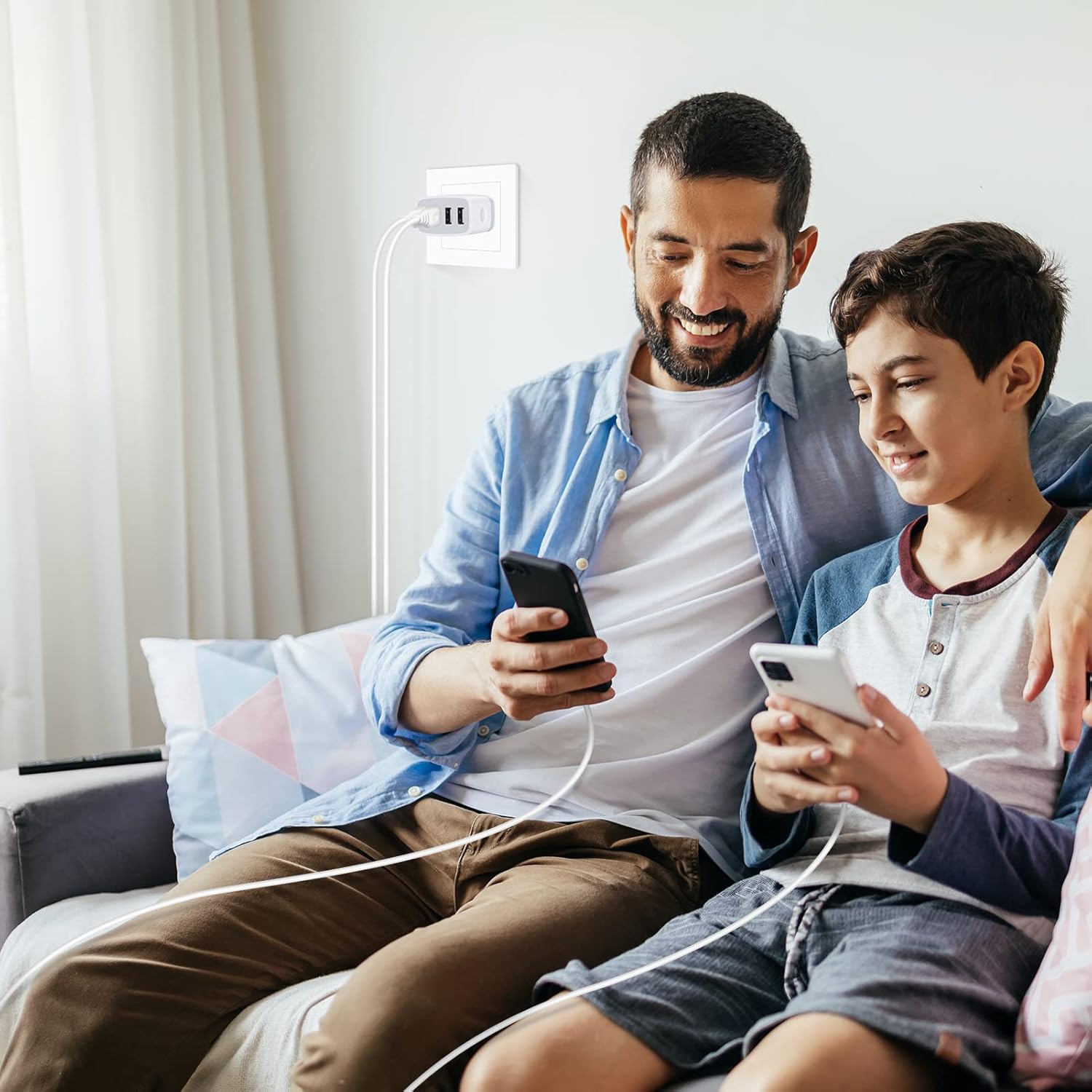 Samsung Galaxy & iPhone Fast Charging Station - USB Wall Charger with Multi USB Port Adapter & Cube Travel Box - Image 5